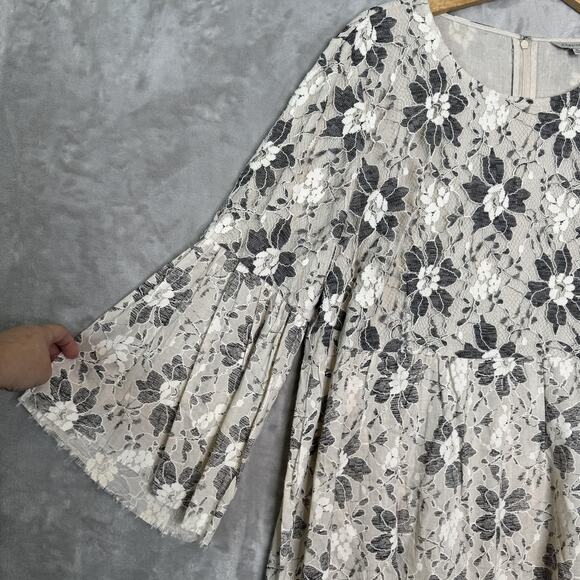 John Mark Blouse Womens XL Tan Black White Floral Lace Bell Sleeve Raw Hem Boho - Picture 3 of 11